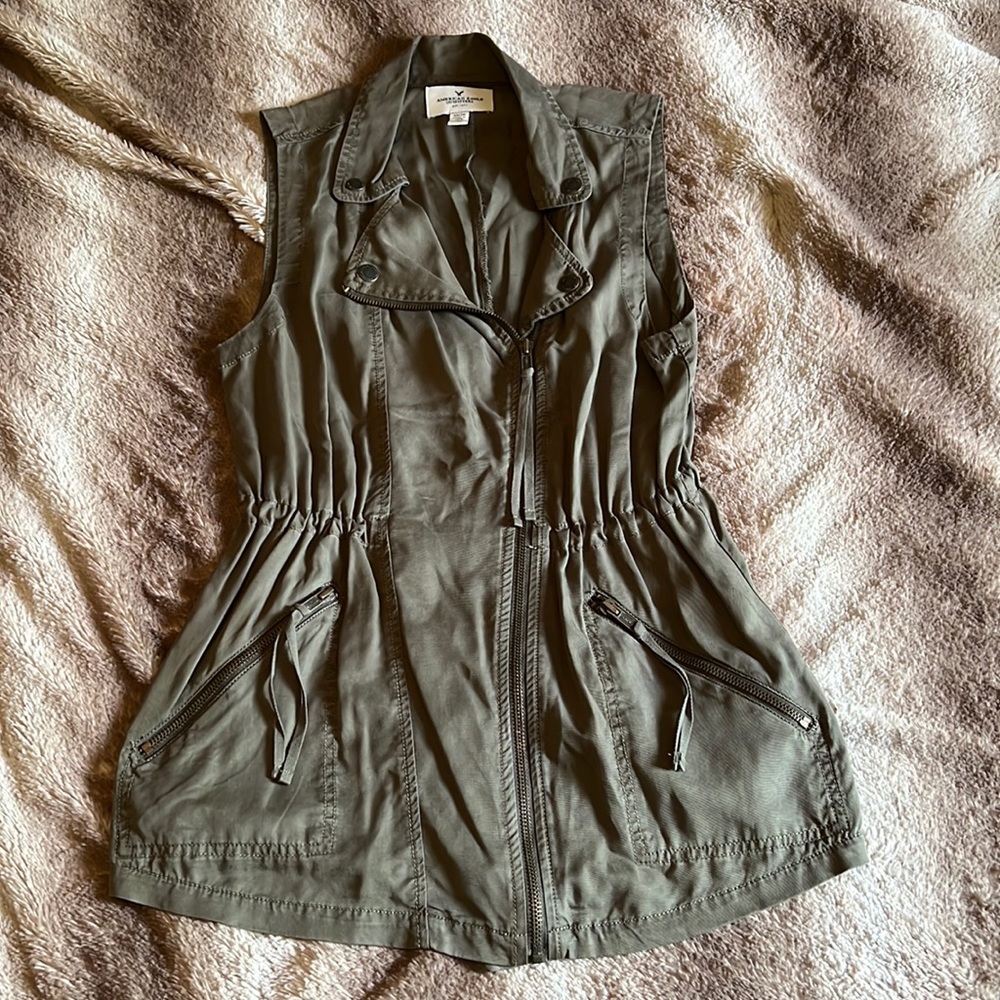 American Eagle Outfitters Boho Green Safari Vest with Zipper and Pockets